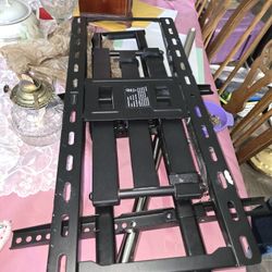 Telescoping TV Wall Mount