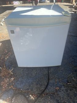 GE Mini Fridge Compact Refrigerator