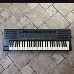 Roland E-5 Synthesizer Keyboard 