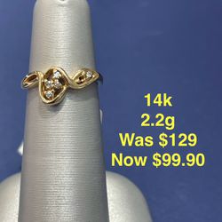 14k  Ring  With  Clear Stones