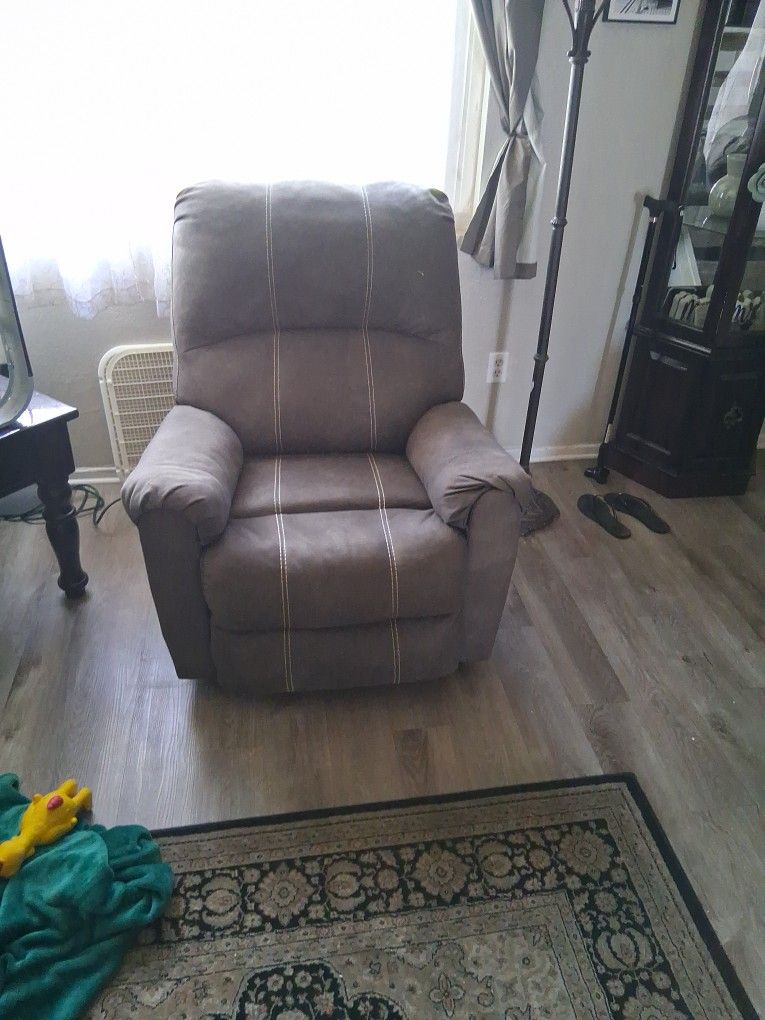 Recliner And Both Couches They Do Recline In Good Condition