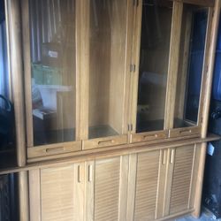 Thomasville Lighted Glass China Cabinet Excellent Condition 