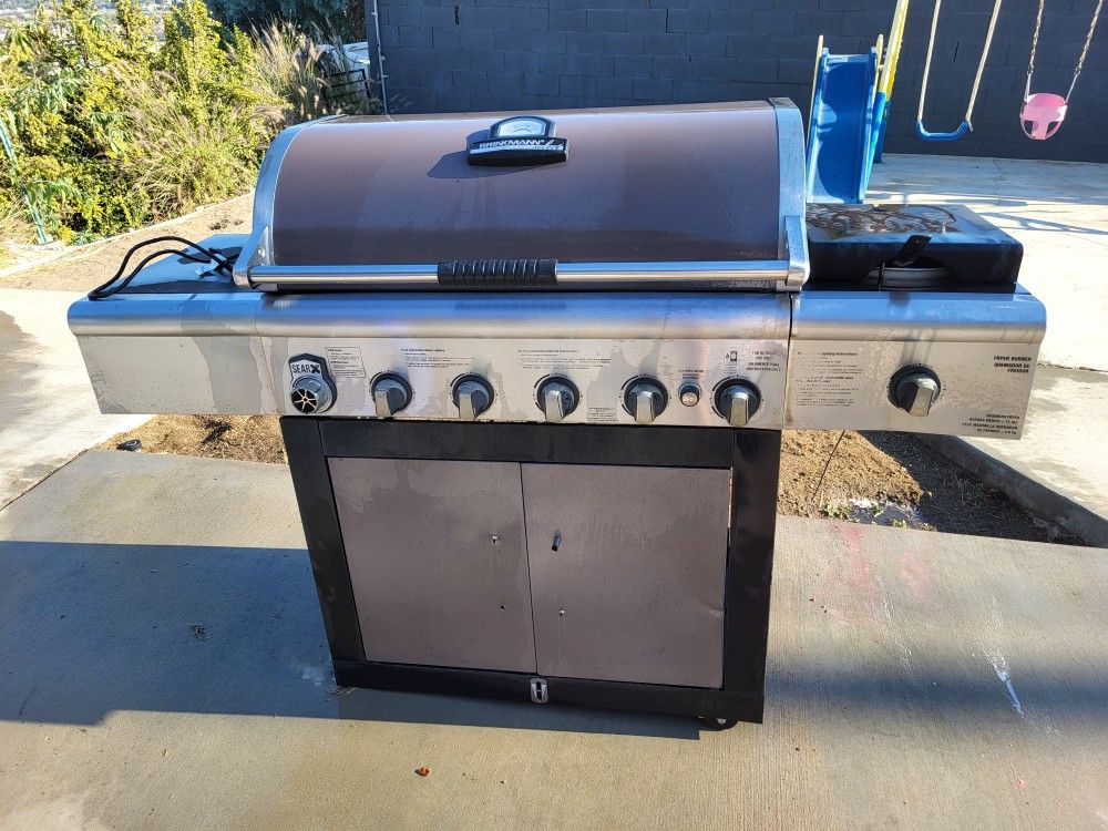 BRINKMANN 5 BURNER GRILL BBQ for Sale in Riverside, CA OfferUp