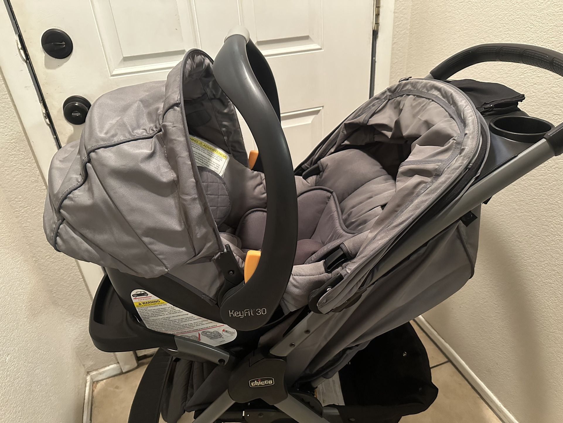 Chicco Mini Bravo Plus Travel System With Car Seat