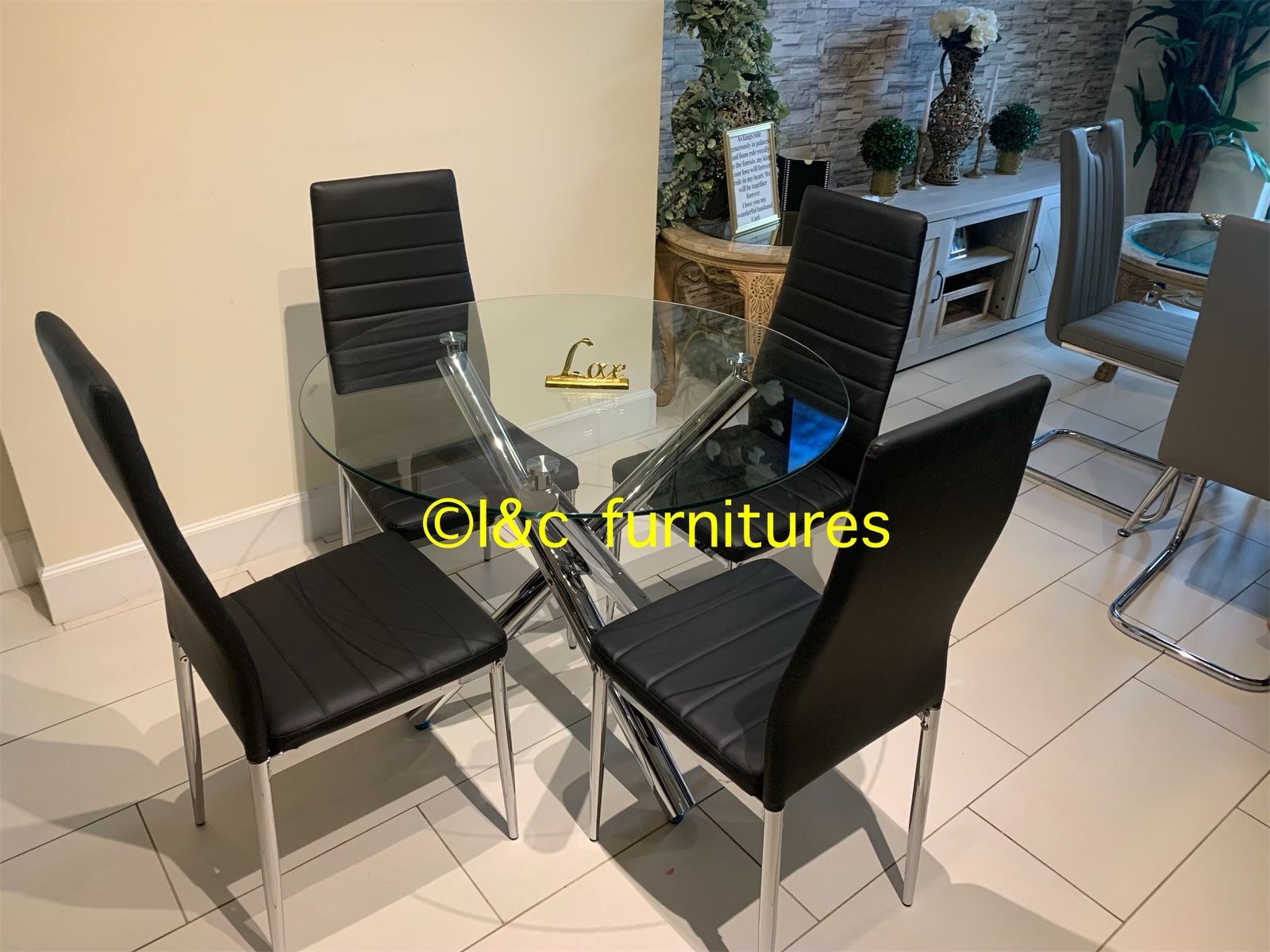 5 Piece Dining Set New In The Box 📦. Dining Table And 4 Chairs. PRICE IS FOR PICK UP ONLY