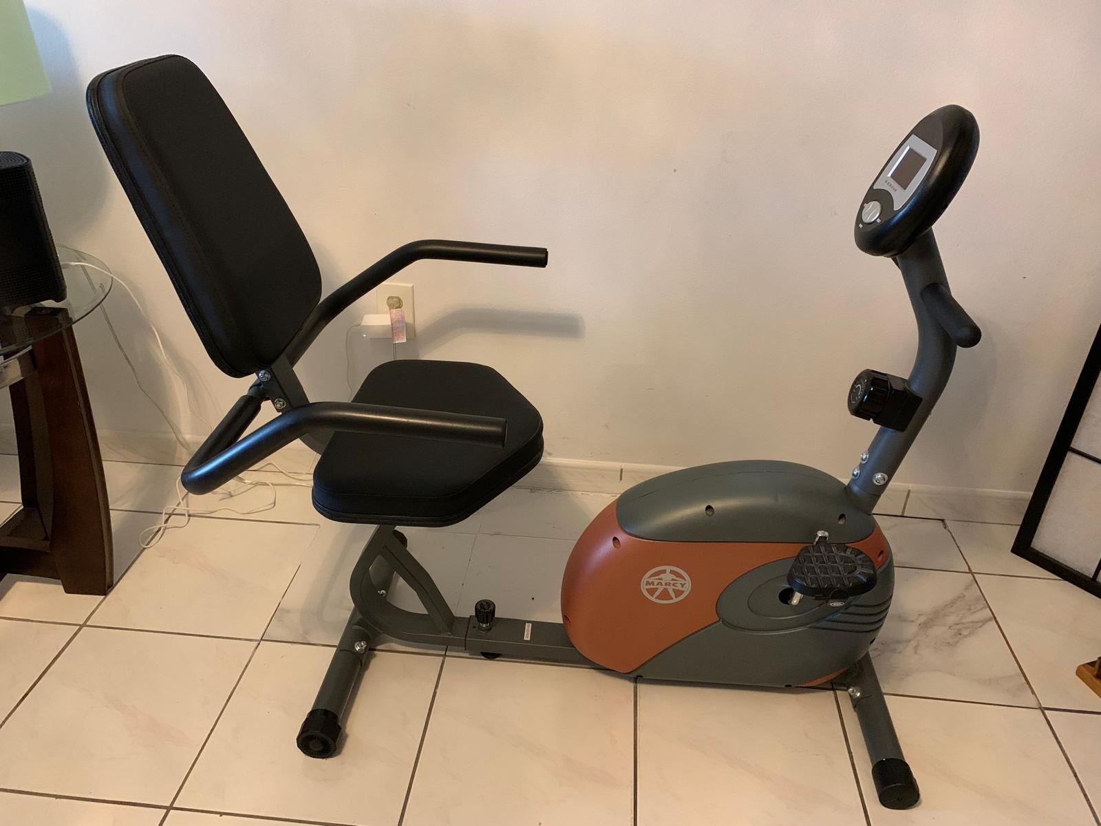 Bicicleta Estática/ Statinary Bike