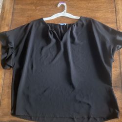 Black Flutter Short Sleeve V Neck Top by Ce Ce. Size Women’s XL