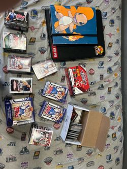 About 1000-2000 sports cards Soccer, Basketball, Football