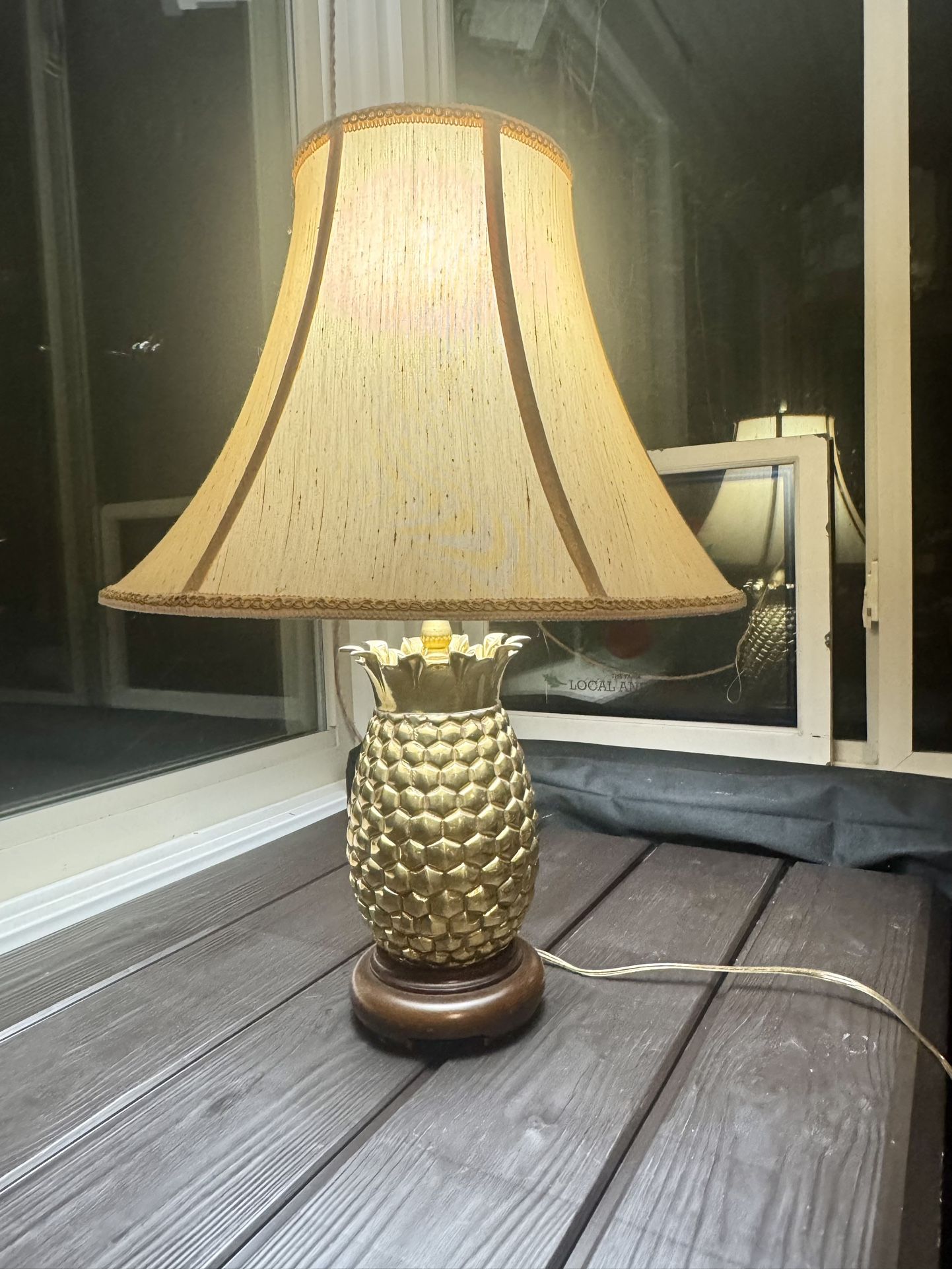 Vintage Pineapple Lamp Brass with Wooden Base, Mid century modern, Desk lamp, Bedside Lamp