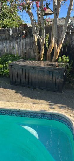 Outdoor storage box