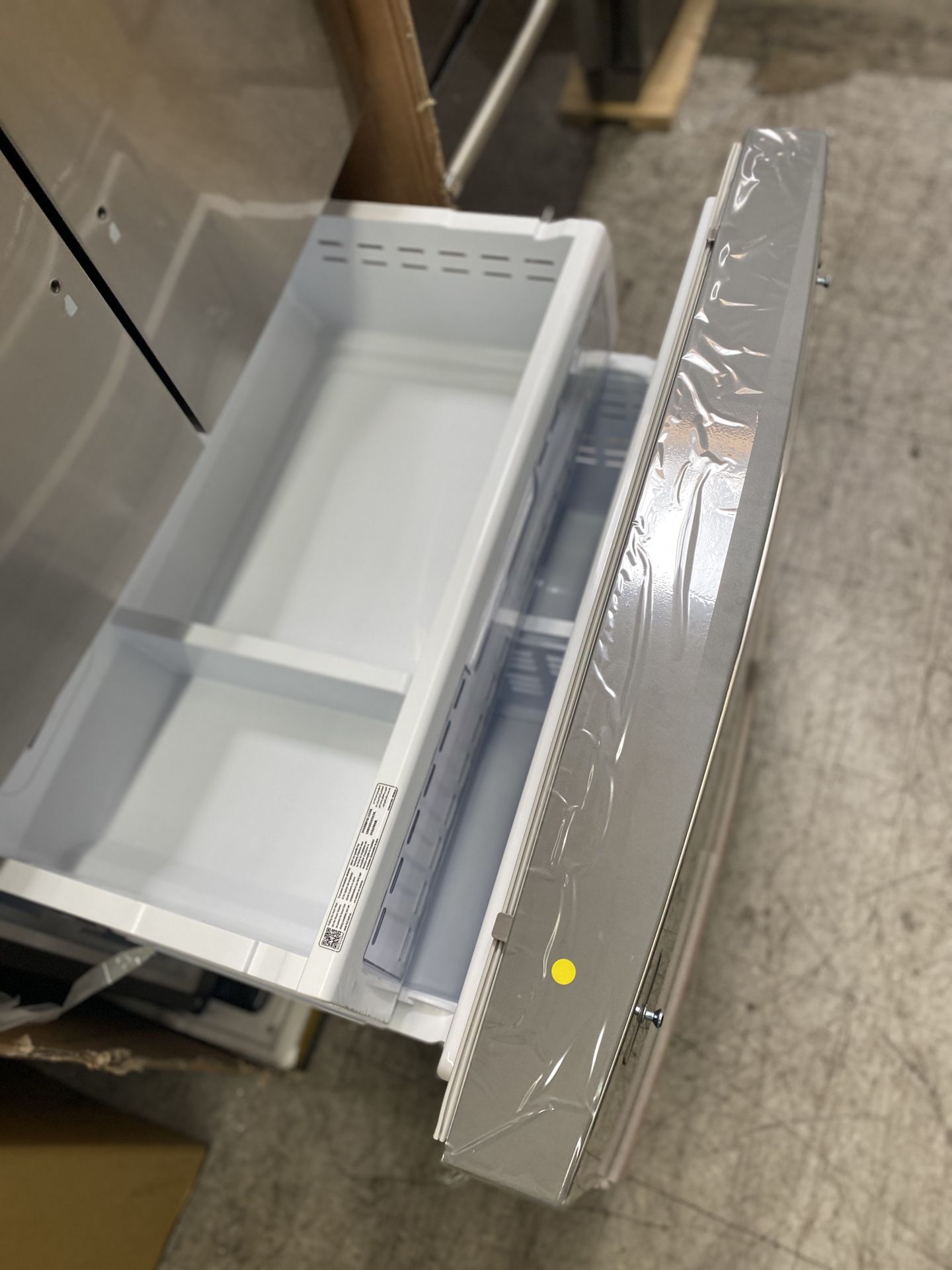 NEW ! 28 CU FT 3 DOOR SAMSUNG REFRIGERATOR IN STAINLESS STEEL WITH ICE/WATER DISPENSER