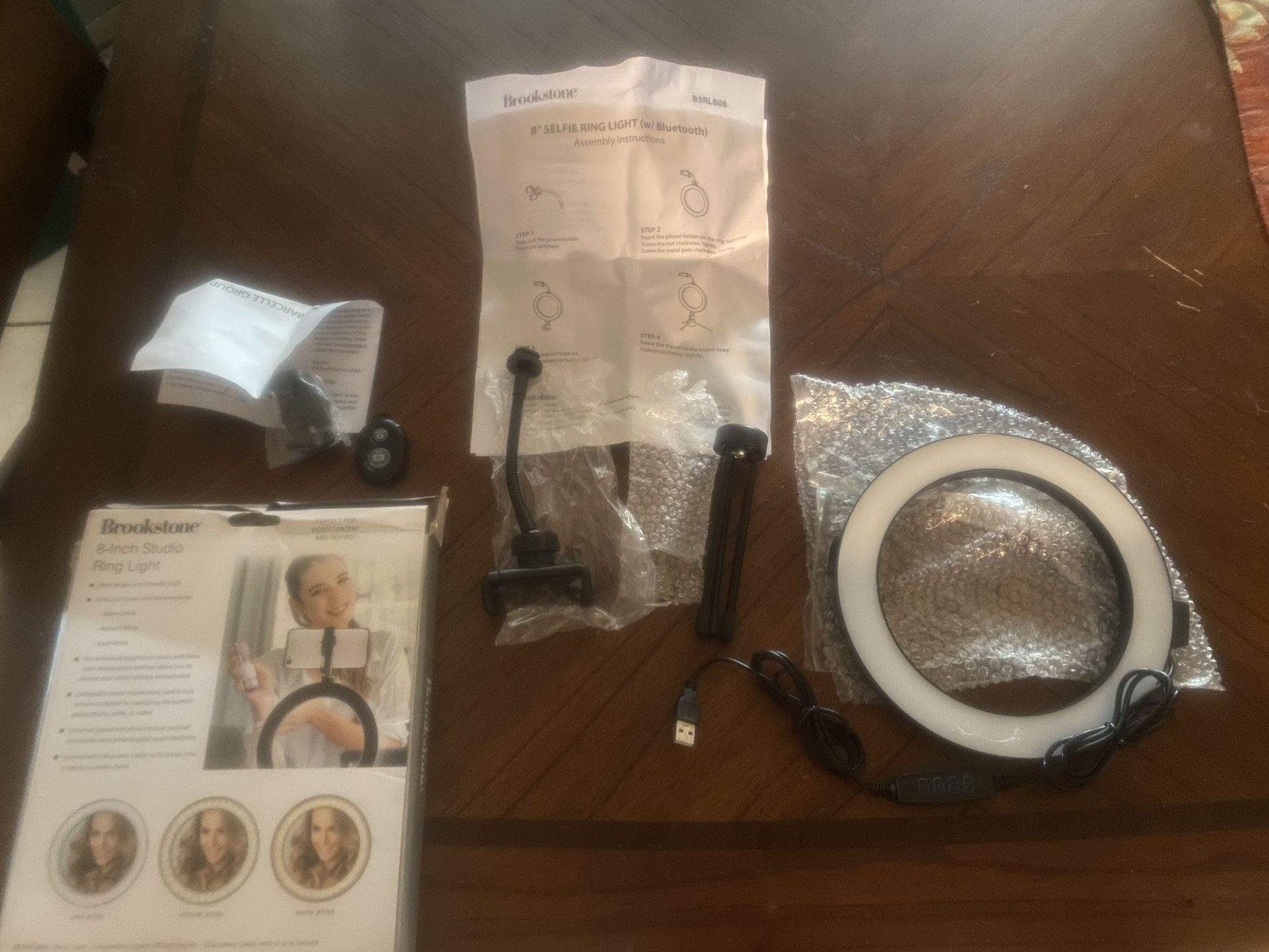 Brookstone 8 inch Studio Ring Light / Bluetooth / compatible with iOS and Android