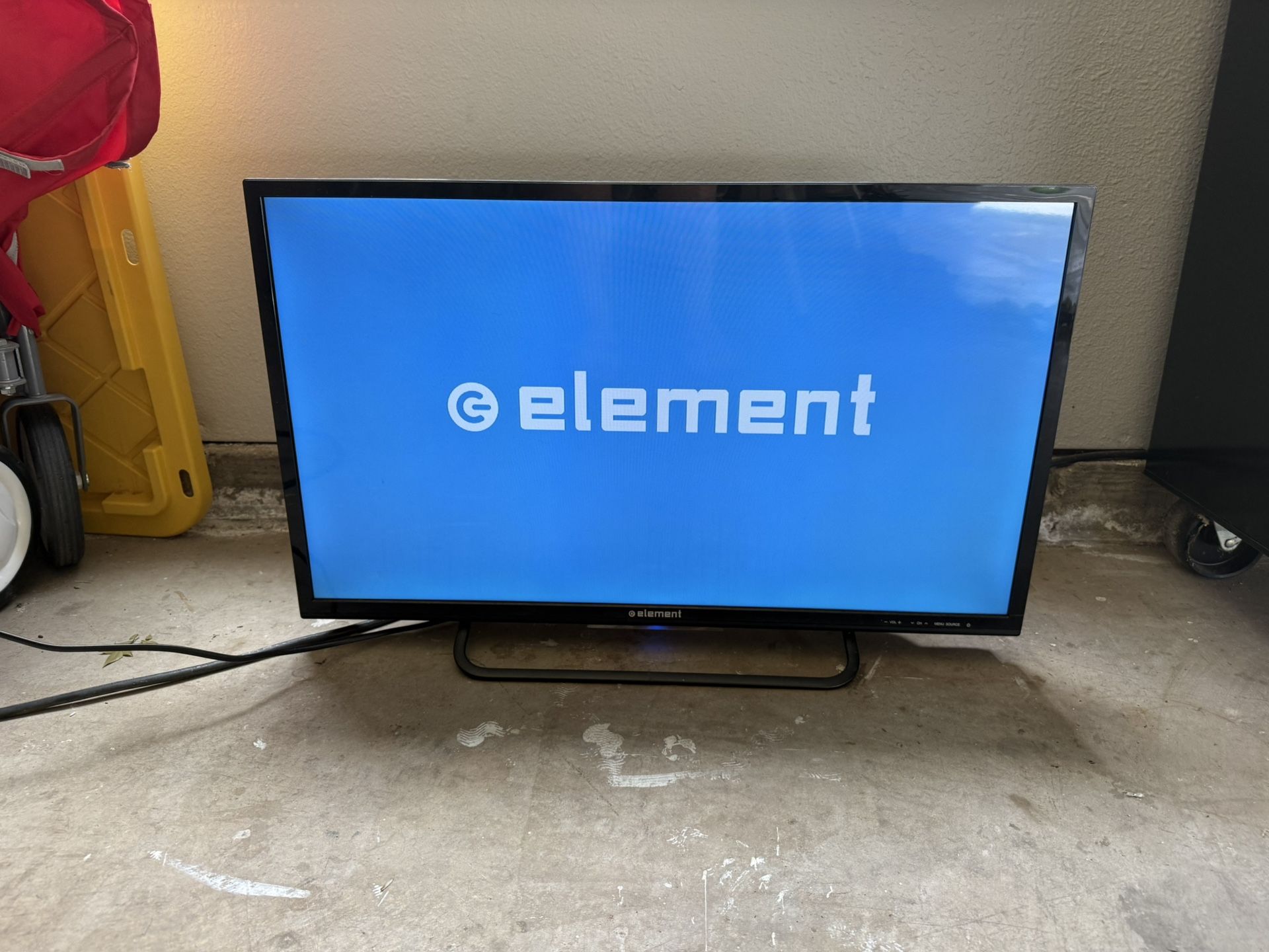 32 in. Element TV