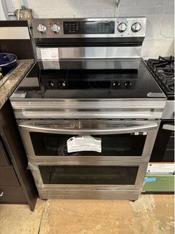 New! Samsung 6.3 Cu Ft Electric Range/ Stove
