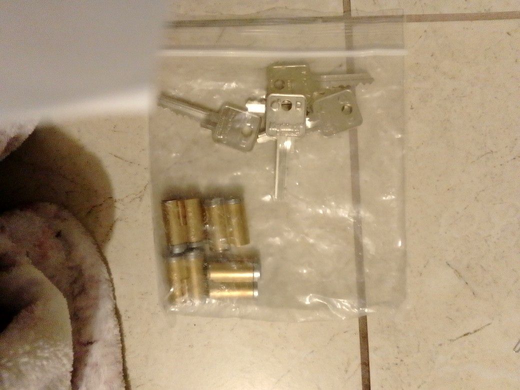 4 Keyed Alike "medeco" Lock Cylinders W/5 Keys