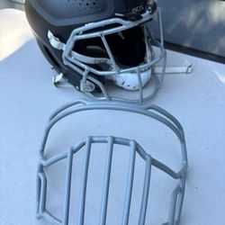 VICIS Zero2 Youth Football Helmet / Riddell Shoulder Pads