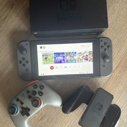 Nintendo Switch w Extra Controller 