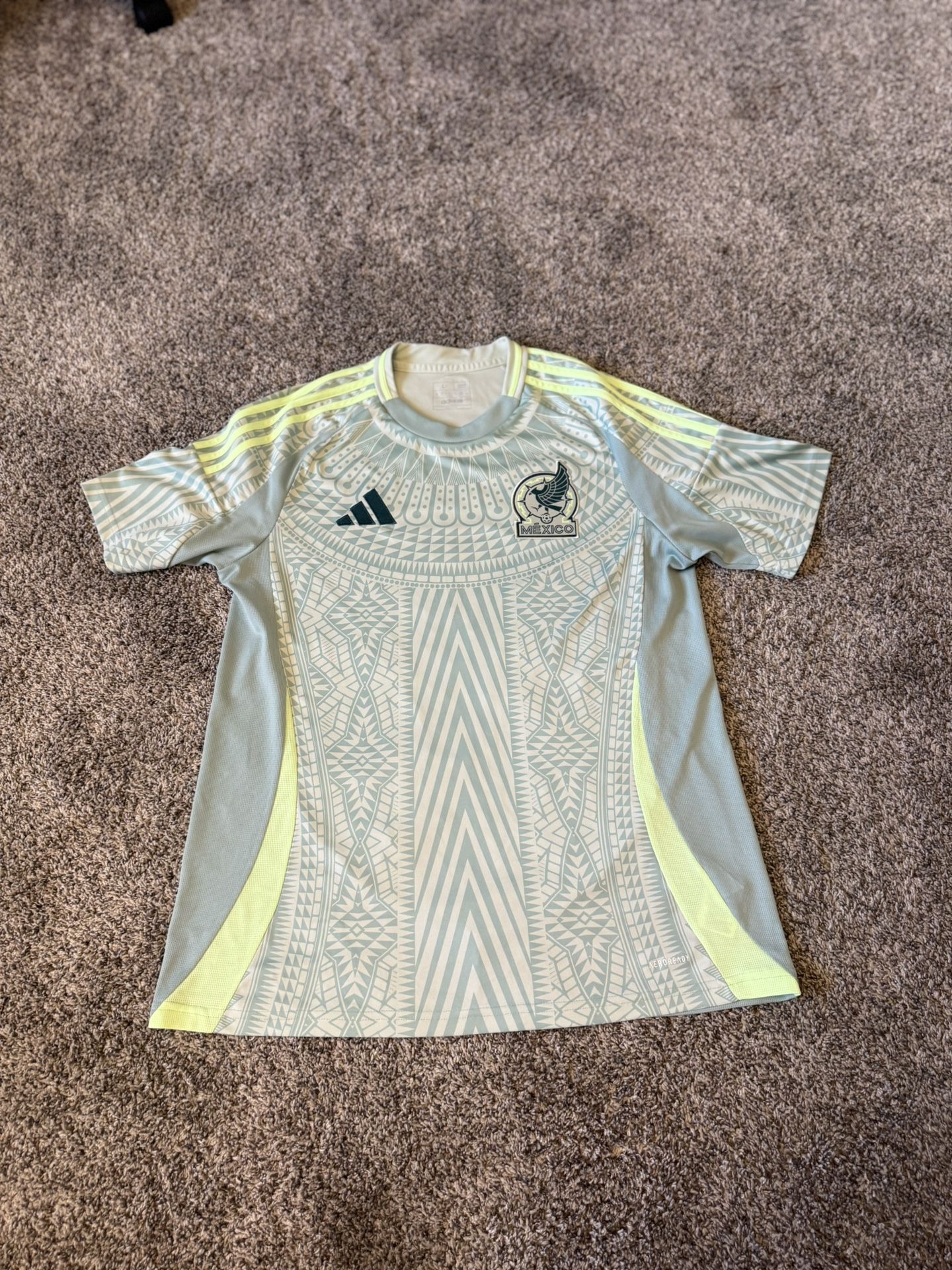Adidas Mexico Men Size Large