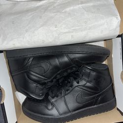 Men Jordan 1 Size 8.5 All Black 