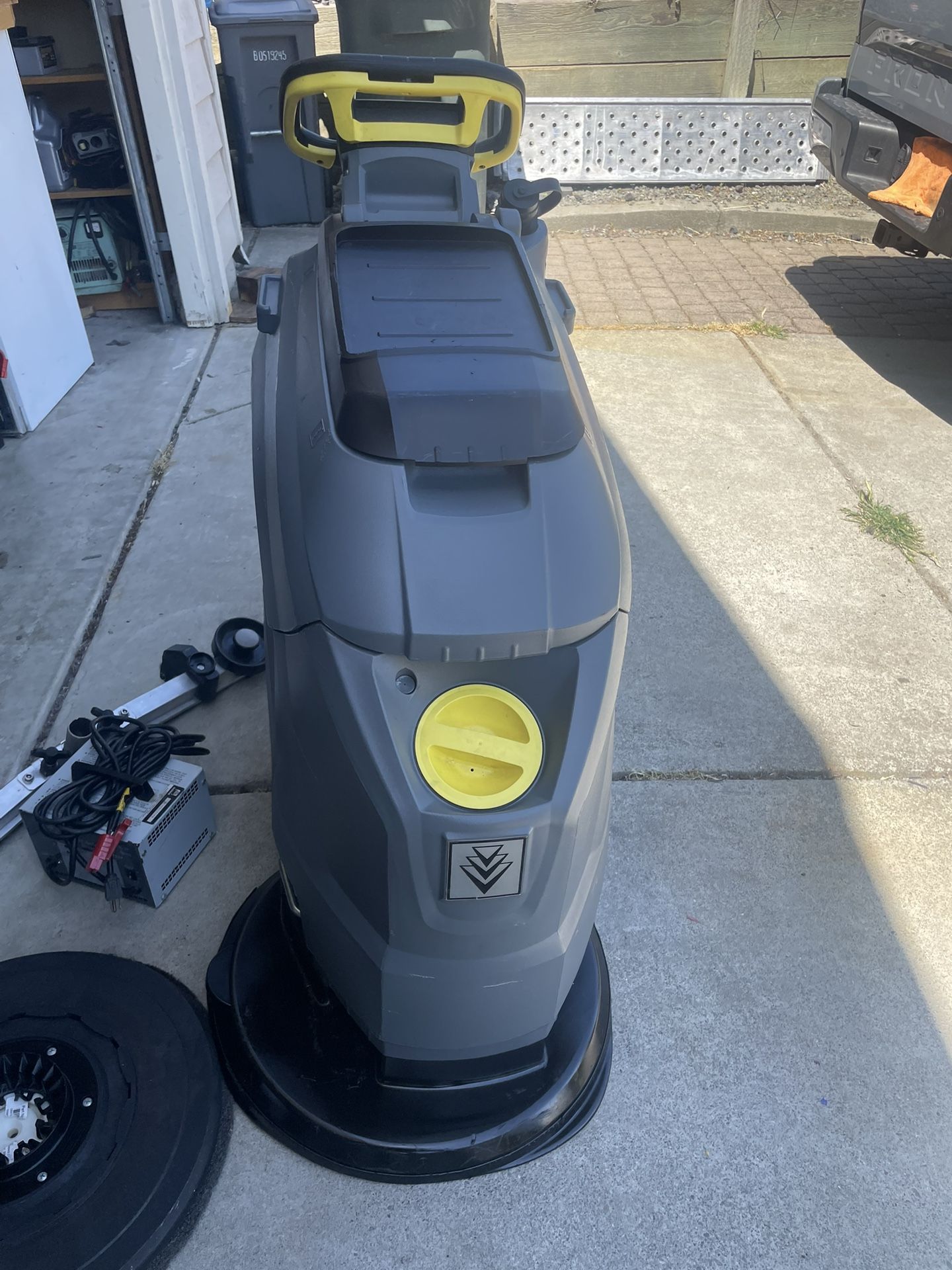 Walk Behind Floor Scrubber Machine