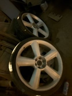4    Chevy stock  all 426 inch rims 2 with tire 2 with out one has a small crack