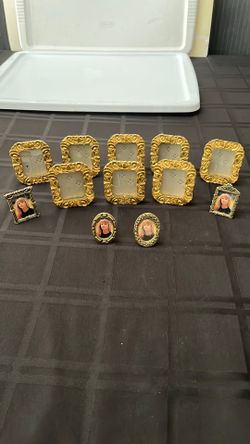 Set of mini picture frames