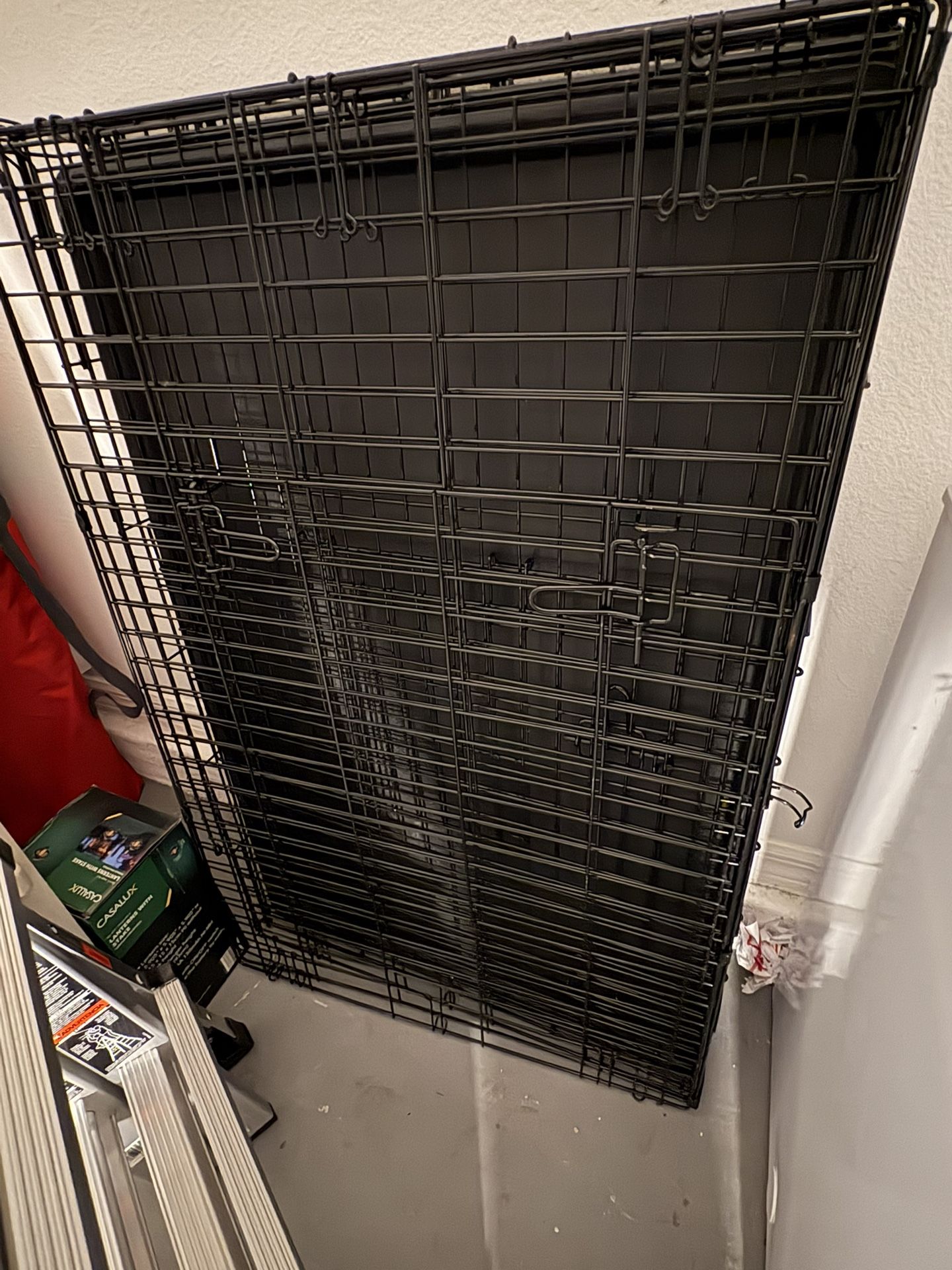 Medium Great Condition Dog Cage For Sale 