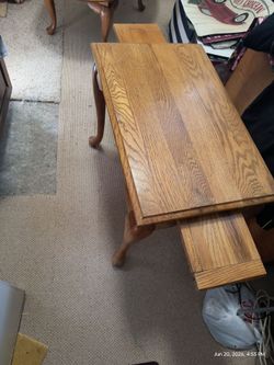 Broyhill style, solid Oak Early American Country style coffee table