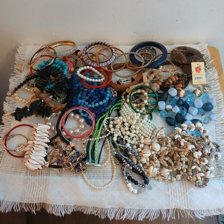 Jewelry Bag, Great For Crafting, Art Projects, Gifts, Fun, Resale