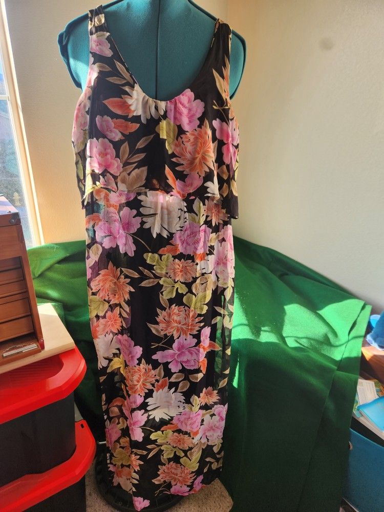 BLACK PINK FLORAL DRESS, Mannequin, No Tag, Size S/M