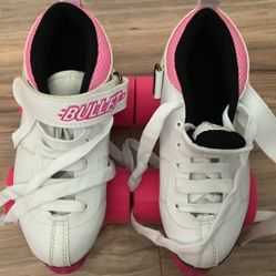 Chicago Bullet Girls Roller Skate Size 3.  In Addition You Will Get A Free Helmet !!!