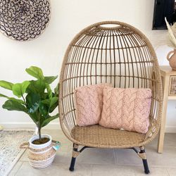 Kids Oversized Egg Chair & Fiddle Leaf Fig Tree