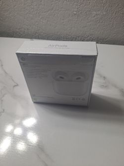 Apple AirPods with MagSafe Charging Case