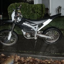 surron storm bee 2023