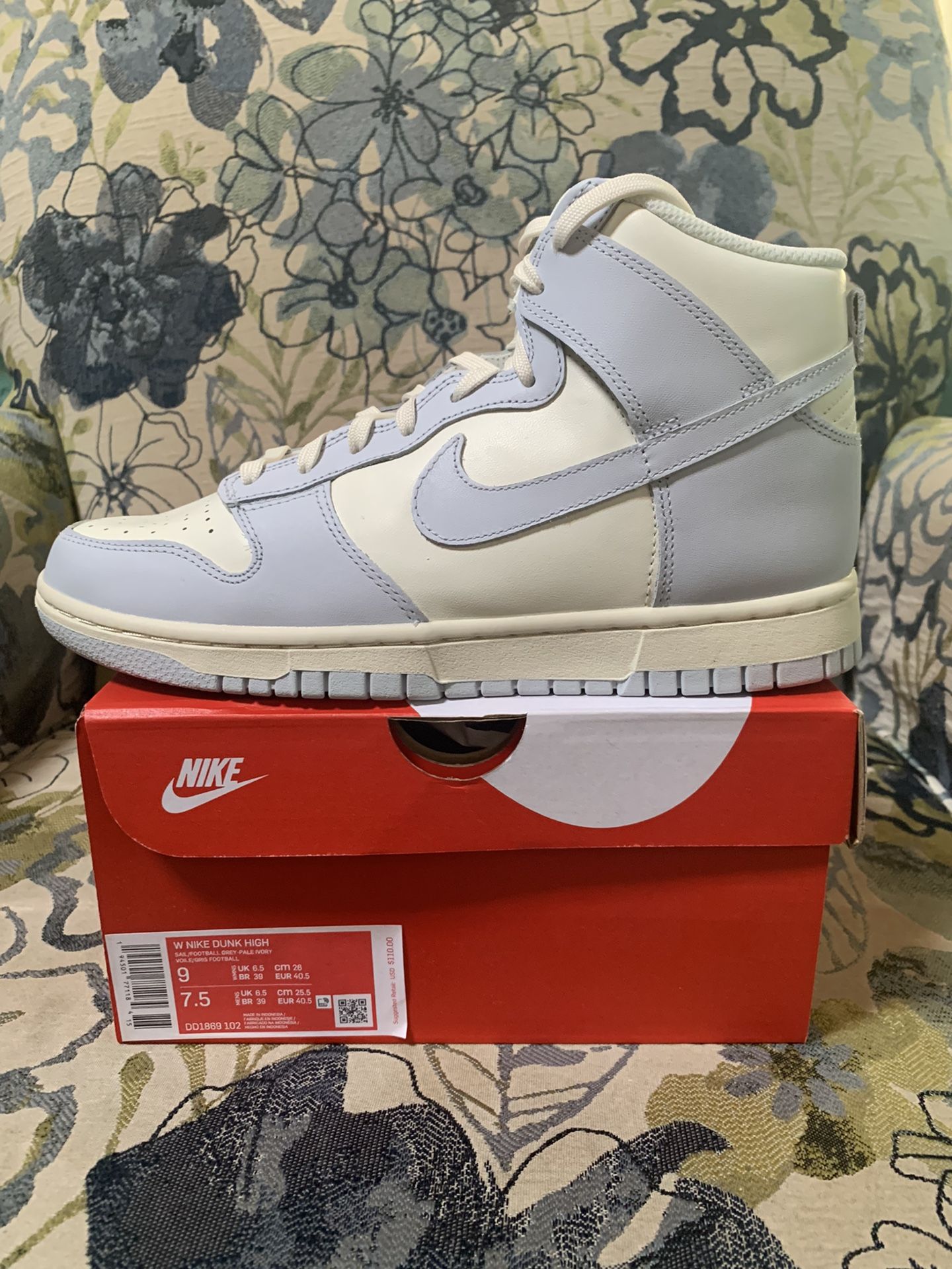 Nike Dunk High Womens Football Grey size 9