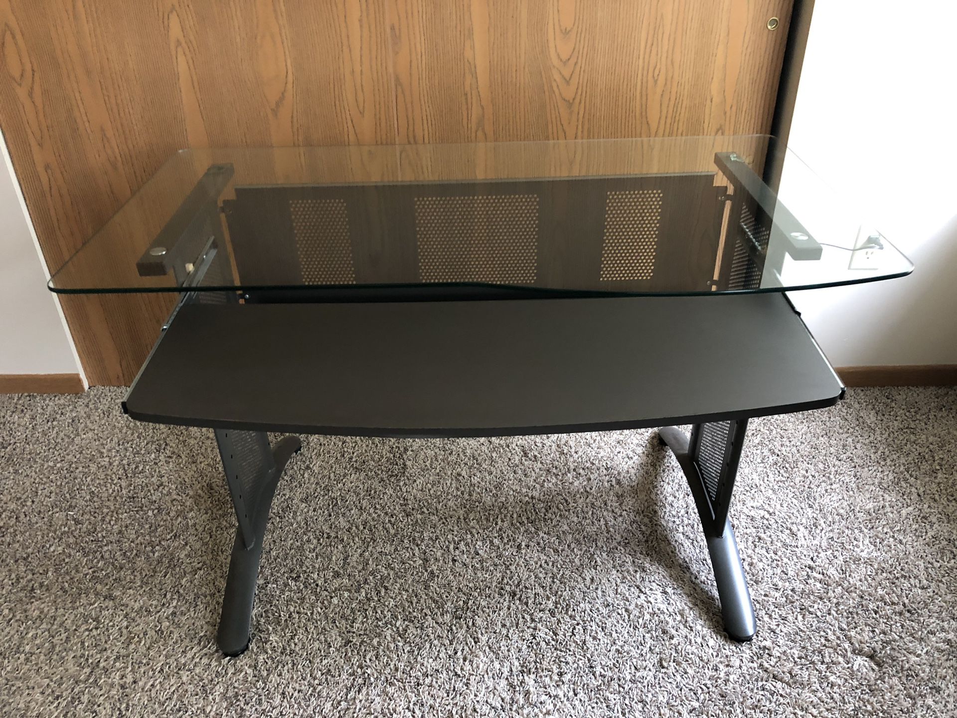 Computer table with keyboard tray