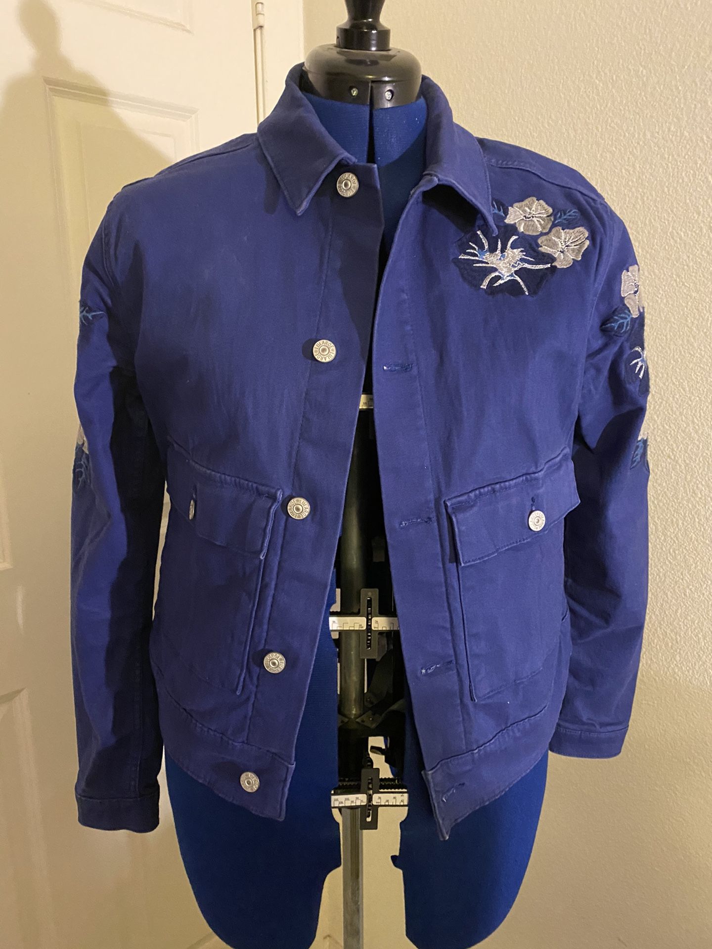 LULAROE : JEAN JACKET/ EMBROIDERED