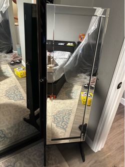 Jewelry mirror