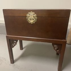 Vintage Late 20th Chippendale Style Mahogany Cellarette