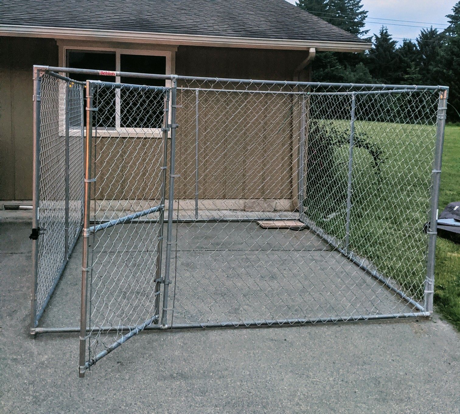 DOG KENNEL for Sale in Burlington, WA OfferUp
