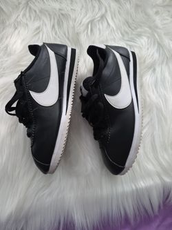 Tenis Cortez  7 1/2  para hombres