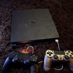 PS4 slim - 2 Fully Working Controllers