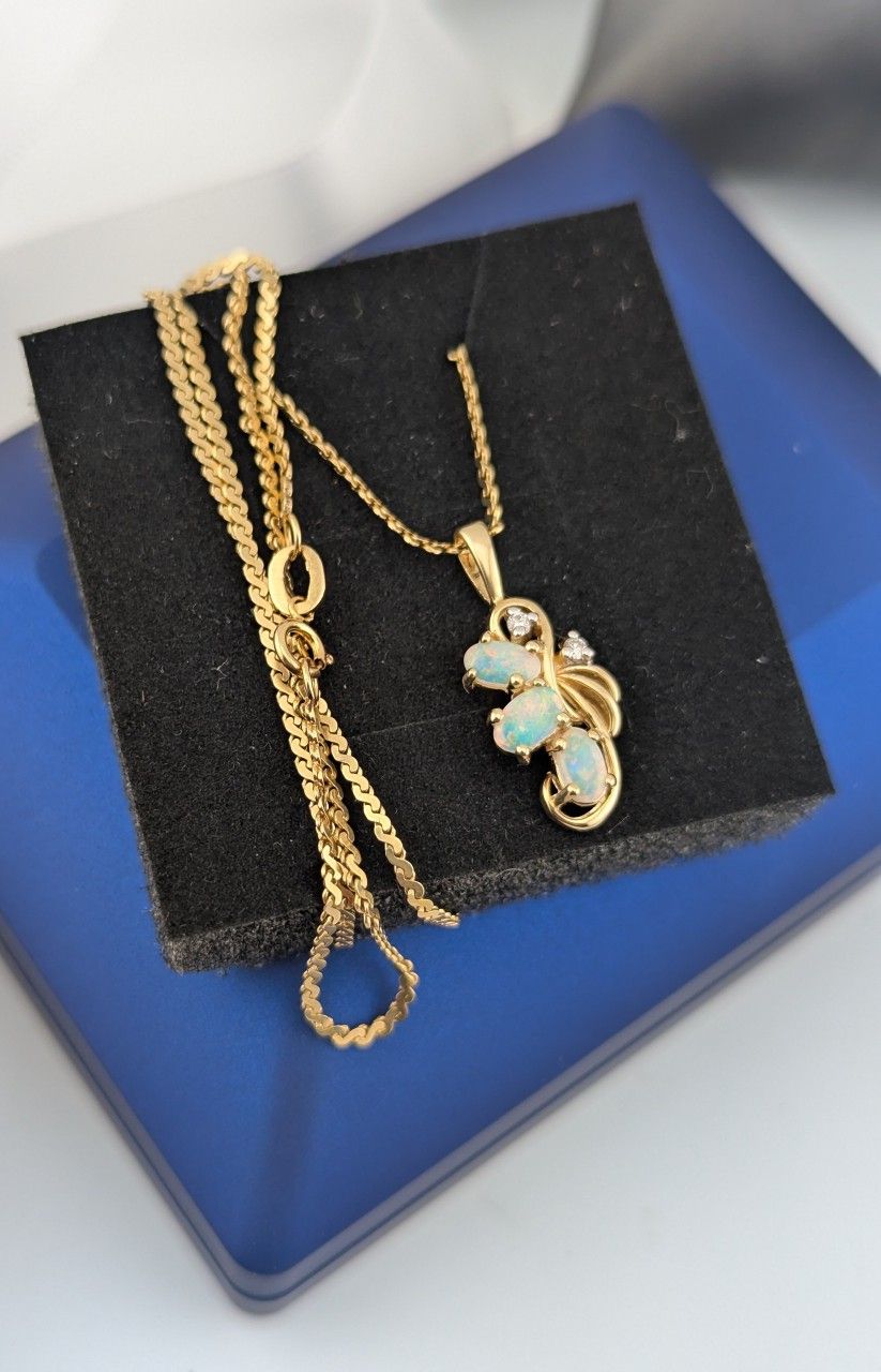 ✨💎 GORGEOUS 14k Gold Pendant With three Natural Opal Stones & 💎 Diamonds Chain Necklace 👌