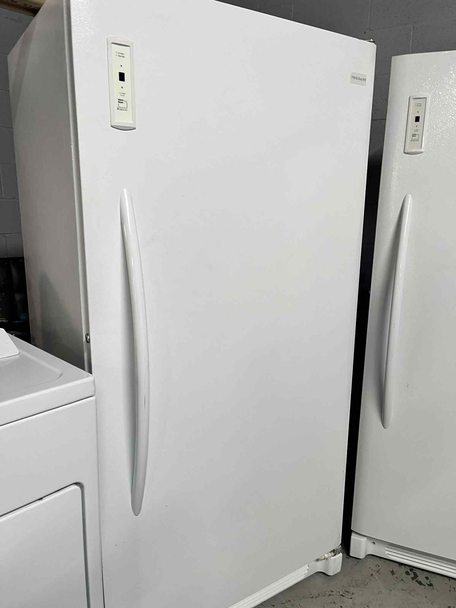 Freezer Frigidaire 16.7 Cu. Ft. Standing Upright In White. 