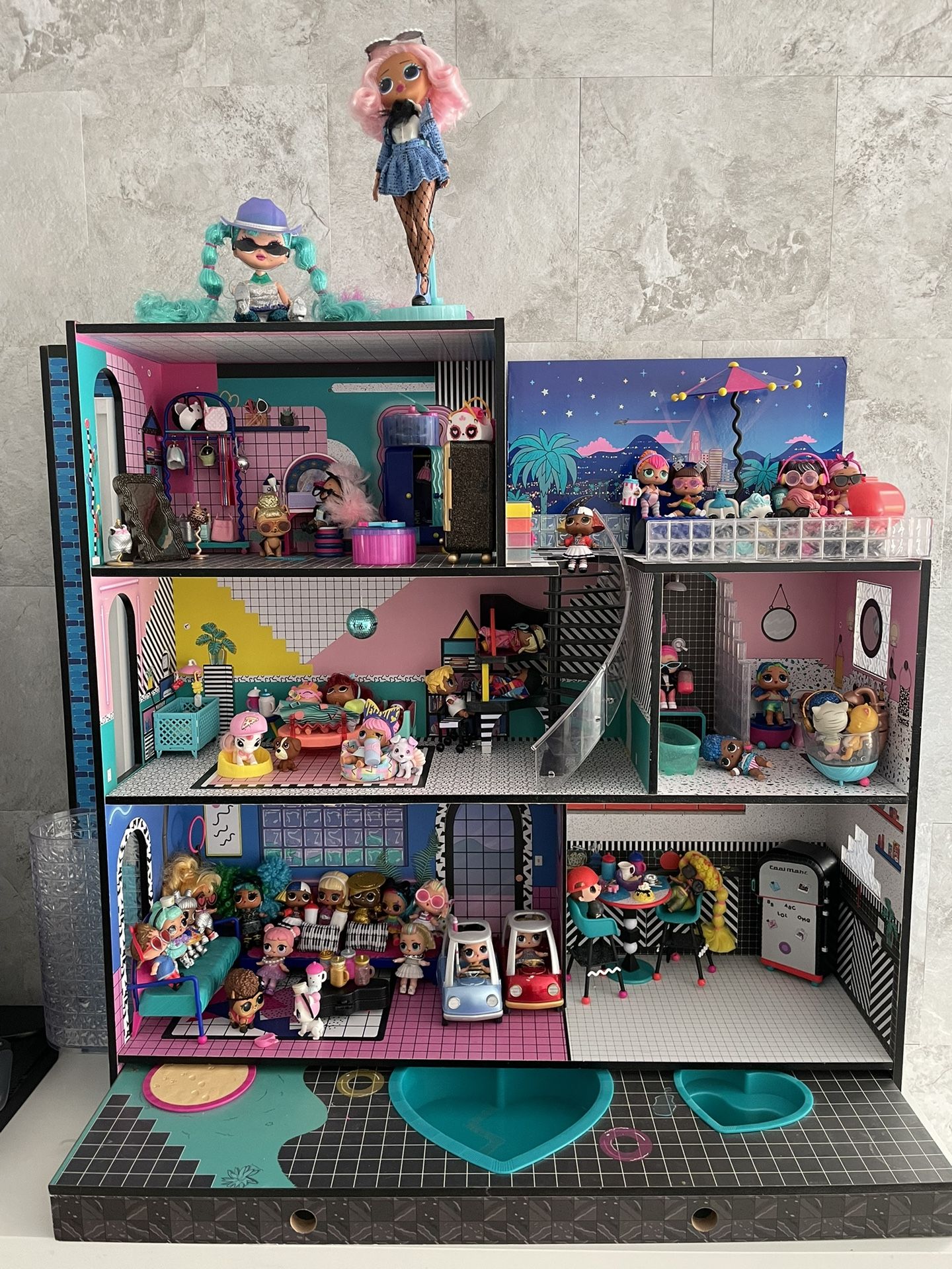 LOL Mansion With 48 LOL Dolls, LOL Pets and Furniture.