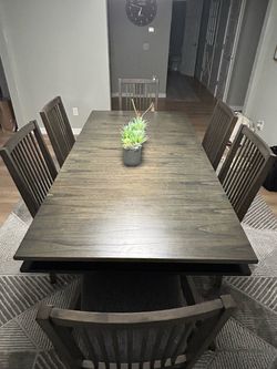 Modern Dinning set for 6 with table leaf