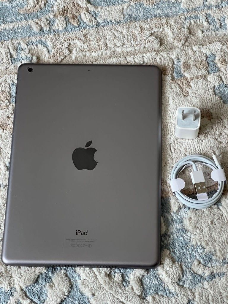 iPad Air 1 , iCloud Unlocked, Wi-Fi Internet Access , Excellent Condition Like New