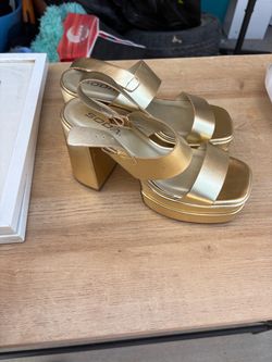 Gold pumps