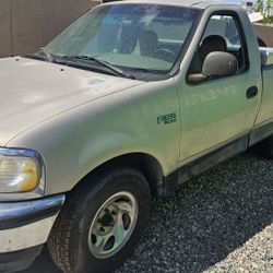  Ford F150 V6 5 Speed 