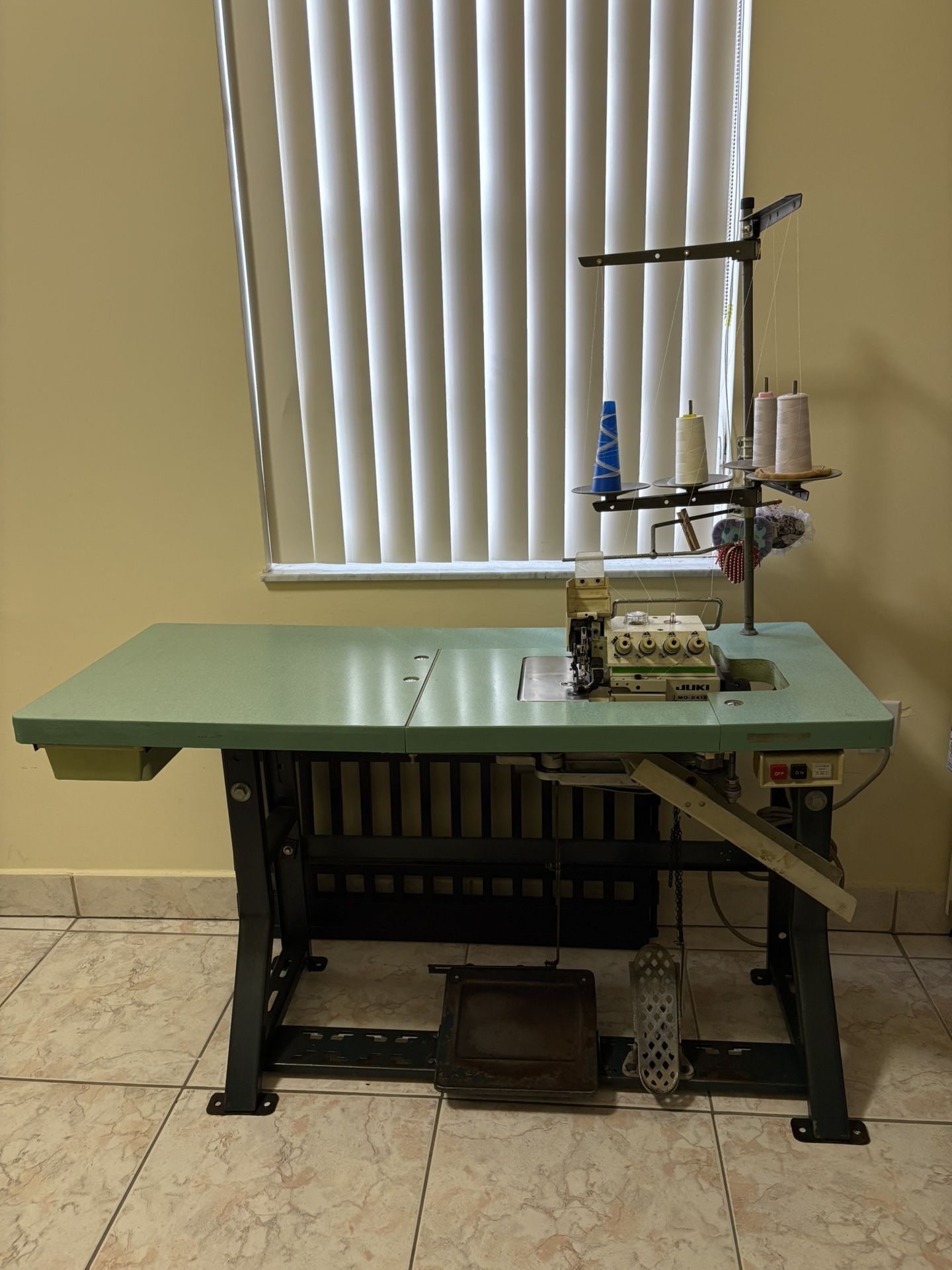 JUKI INDUSTRIAL SEWING MACHINE